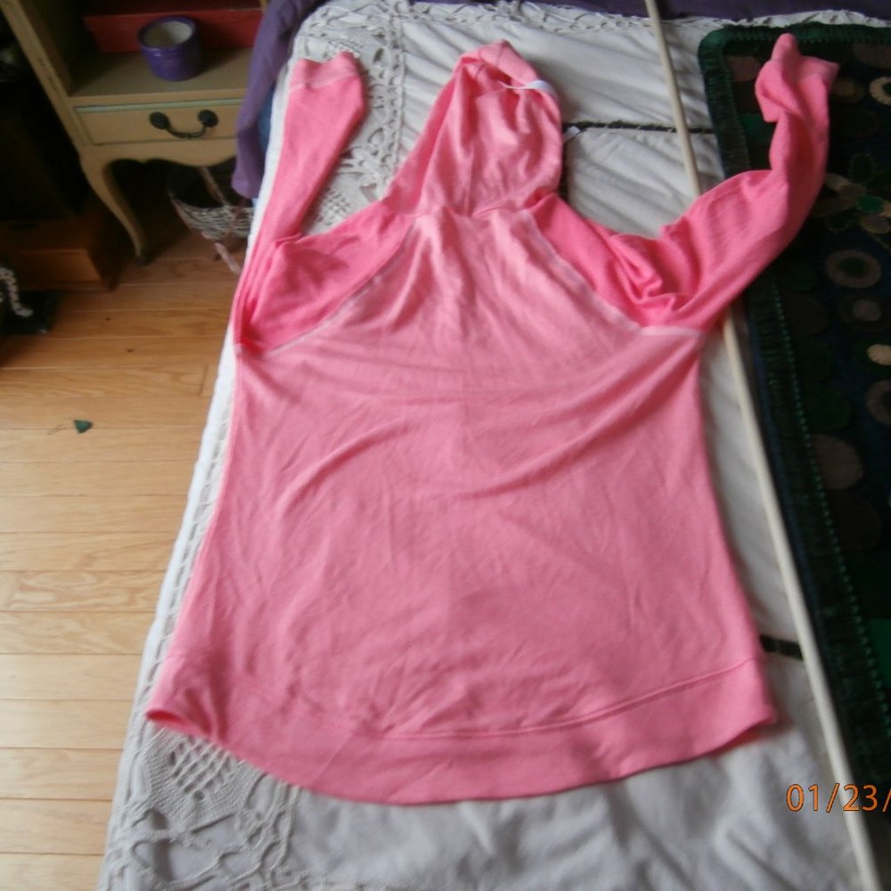 Light hoodie with skull - Picture 4 of 6